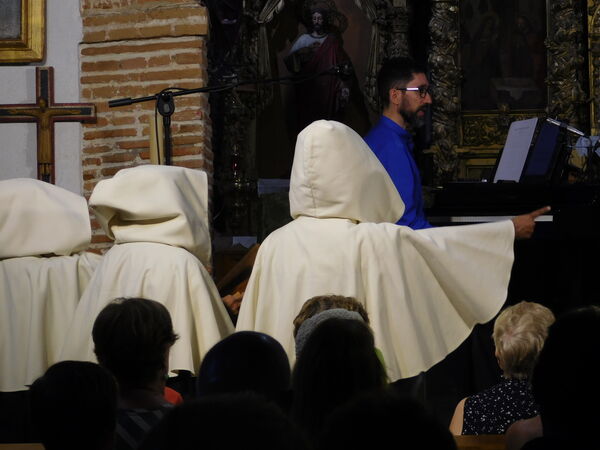 En la iglesia de San Pedro Apóstol de Larrodrigo