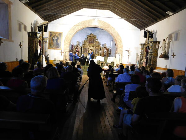 En la iglesia de San Pedro Apóstol de Larrodrigo