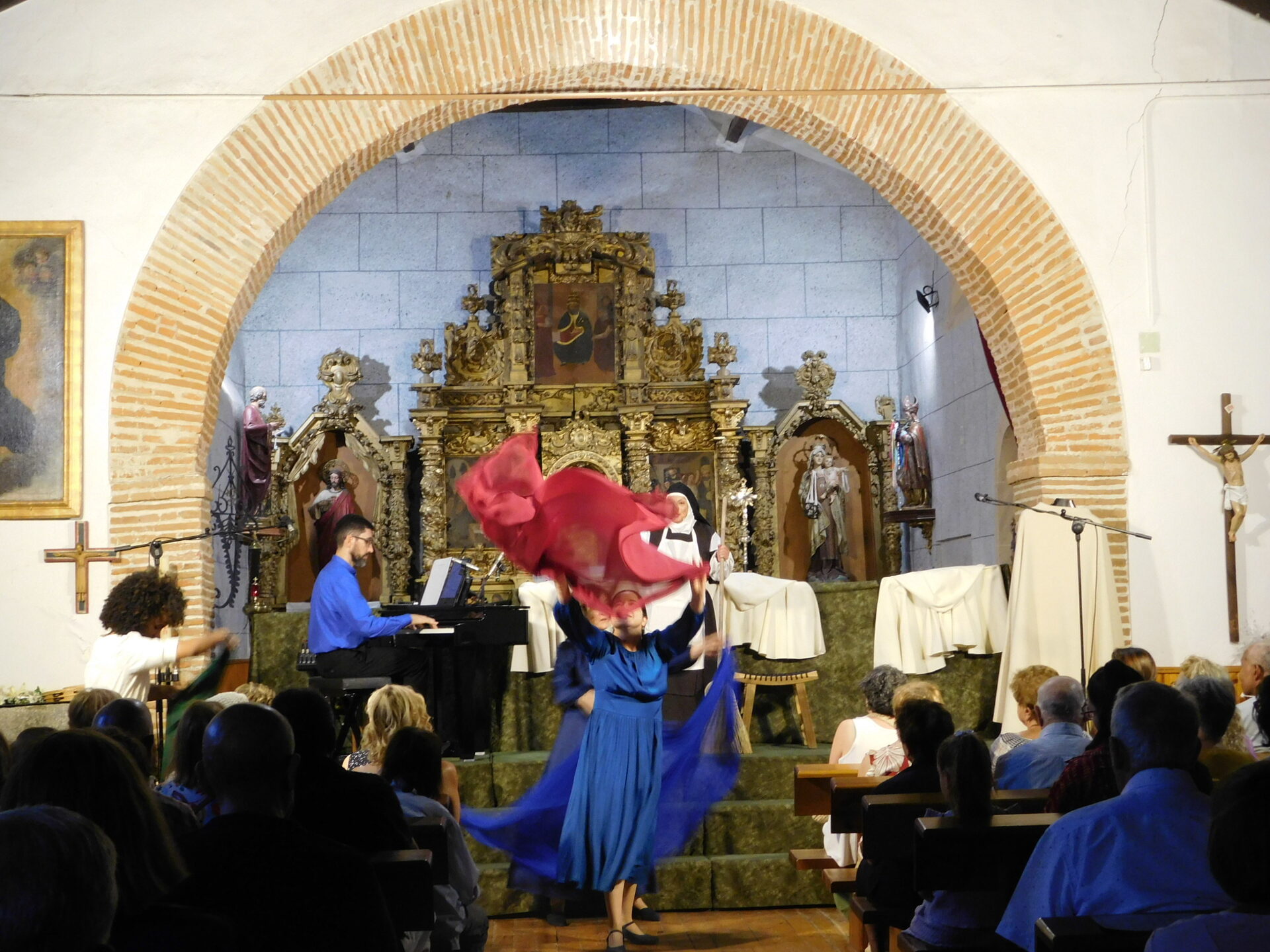 En la iglesia de San Pedro Apóstol de Larrodrigo