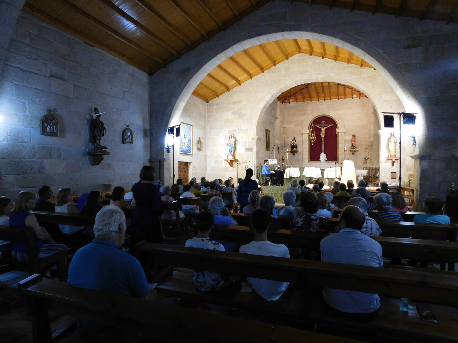En la iglesia de San Sebastián de Mieza.
