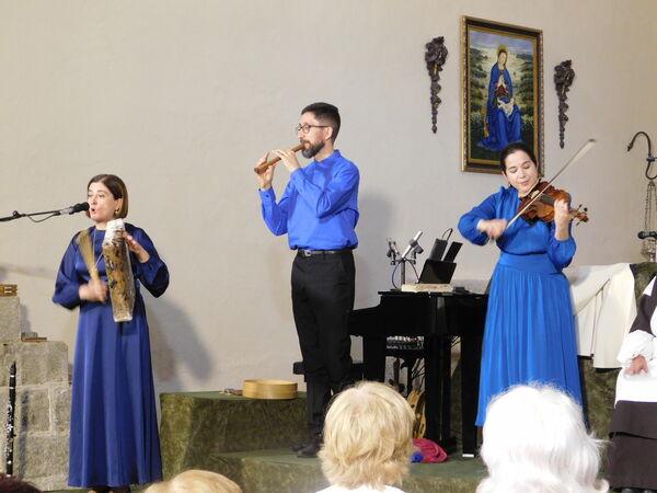 En la iglesia de Santa Isabel de Monleón.