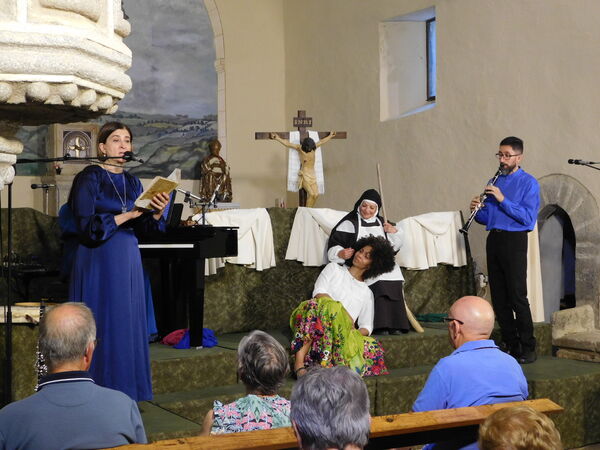 En la iglesia de Santa Isabel de Monleón.