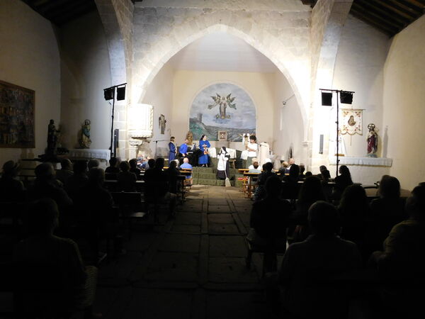 En la iglesia de Santa Isabel de Monleón.