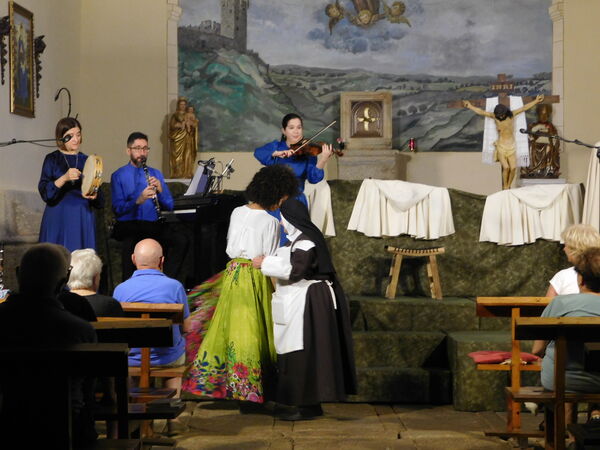 En la iglesia de Santa Isabel de Monleón.