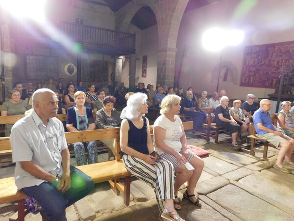En la iglesia de Santa Isabel de Monleón.