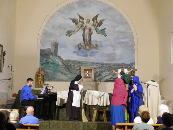 En la iglesia de Santa Isabel de Monleón.