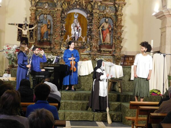 La iglesia de Machacón premia con una ovación la obra “Juan, el espíritu del amor”