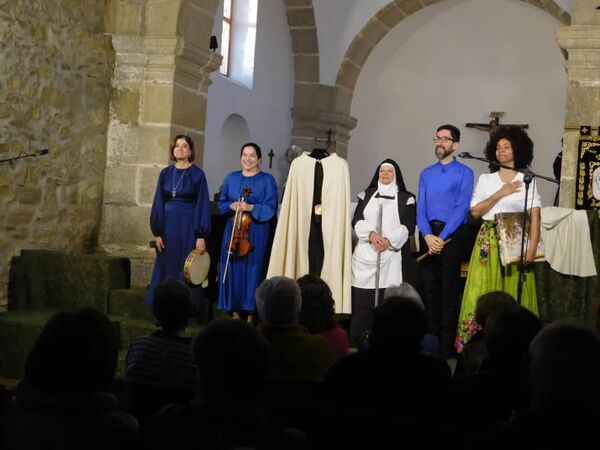 La obra ‘Juan, el espíritu del amor’ llena la ermita del Santo Cristo de Fuenteguinaldo