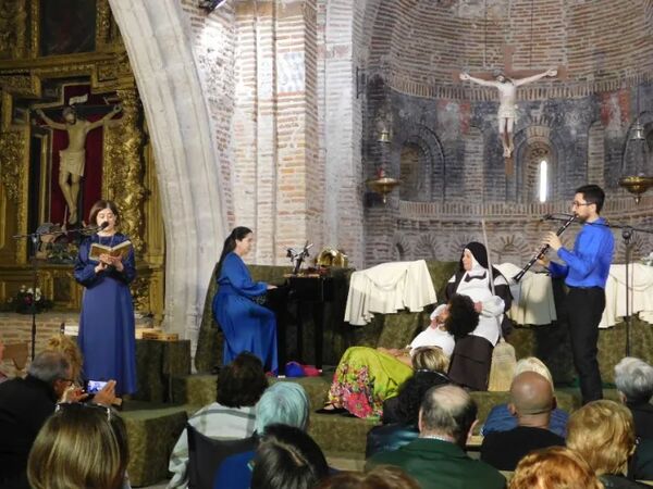 Larga ovación en Aldeaseca de la Frontera para "Juan, el espíritu del amor"