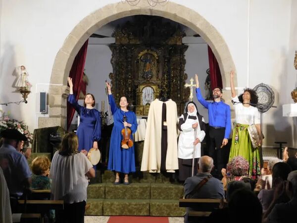 'Juan, el espíritu del amor' emociona a Aldeanueva de la Sierra en el cierre de las fiestas del Corpus