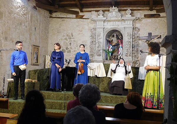 Ovación en Boada para “Juan, el espíritu del amor”, el homenaje escénico a San Juan de la Cruz