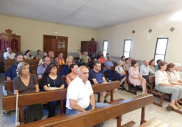 Una iglesia que se transformó en el corazón del municipio para disfrutar del teatro en honor a San Juan de la Cruz