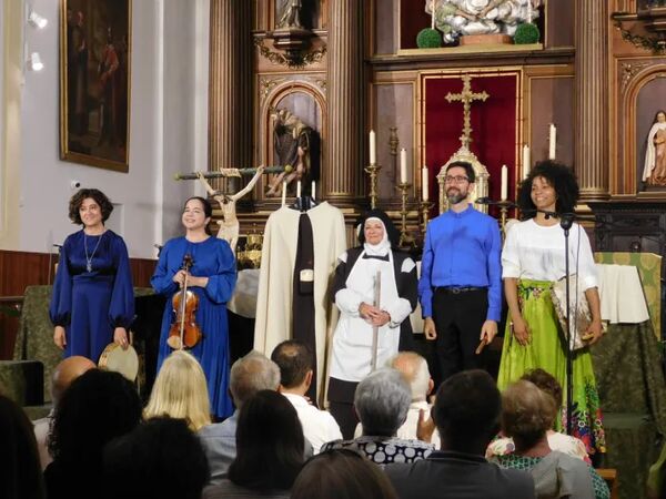 Alba de Tormes acoge una emotiva representación teatral dedicada a San Juan de la Cruz