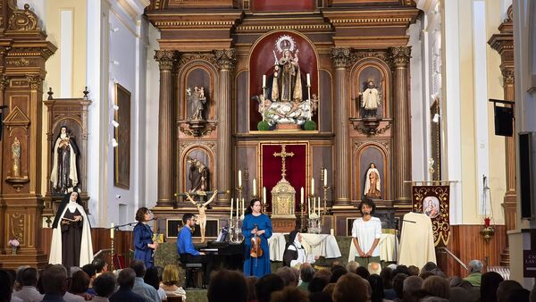 “Juan, el espíritu del amor” emocionó Alba de Tormes en una velada dedicada a San Juan de la Cruz.